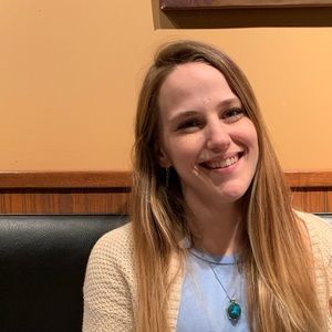 Meet your Posher, Maura